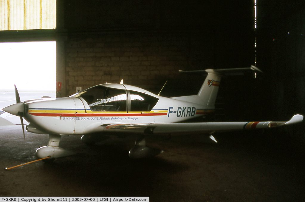 F-GKRB, Robin R-3000-160 C/N 141, Inside the Airclub's hangar