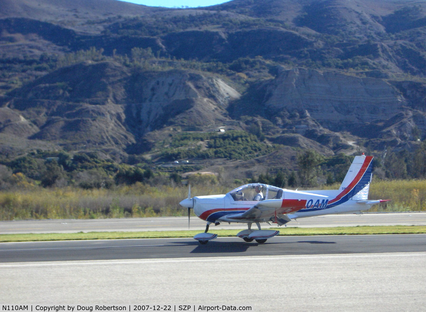 N110AM, 1996 Zlin Z-242L C/N 0727, 1996 Moravan Zlin Z242L fully aerobatic, Lycoming AEIO-360-B 200 Hp, landing roll Rwy 04