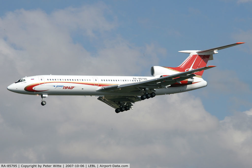 RA-85795, 1993 Tupolev Tu-154M C/N 93A979, Nice catch
