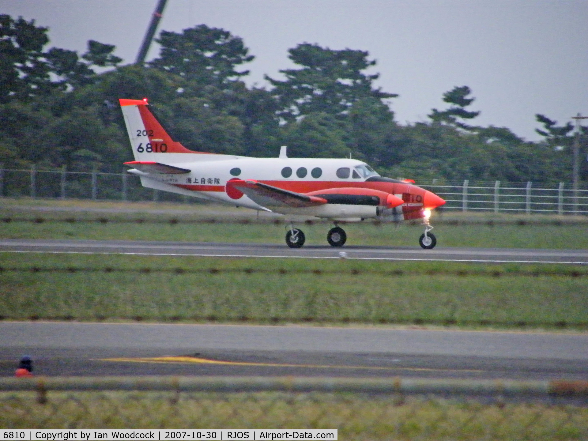 6810, Beech TC-90 King Air C/N LJ-976, Beech TC-90/Tokushima