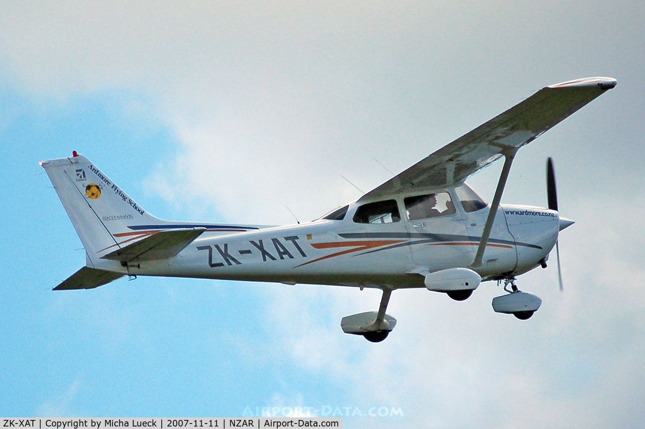 ZK-XAT, Cessna 172R C/N 17281262, Climbing out of Ardmore