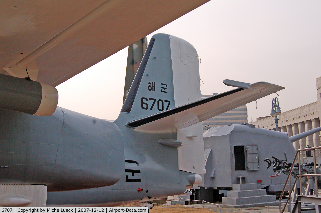 6707, Grumman S-2E Tracker C/N Not found 6707, Grumman S-2F, at The War Memorial of Korea, Seoul