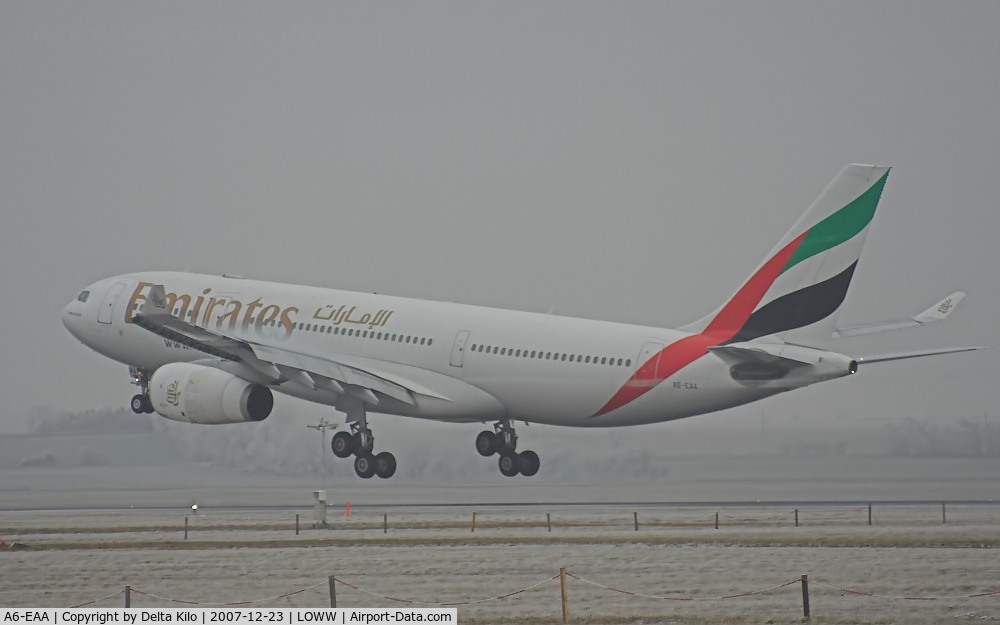A6-EAA, 2000 Airbus A330-243 C/N 348, Emirates  A330 finale approach rwy16
