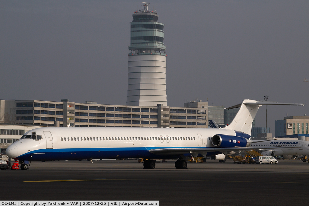 OE-LMI, 1988 McDonnell Douglas MD-83 (DC-9-83) C/N 49823, MapJets MD80