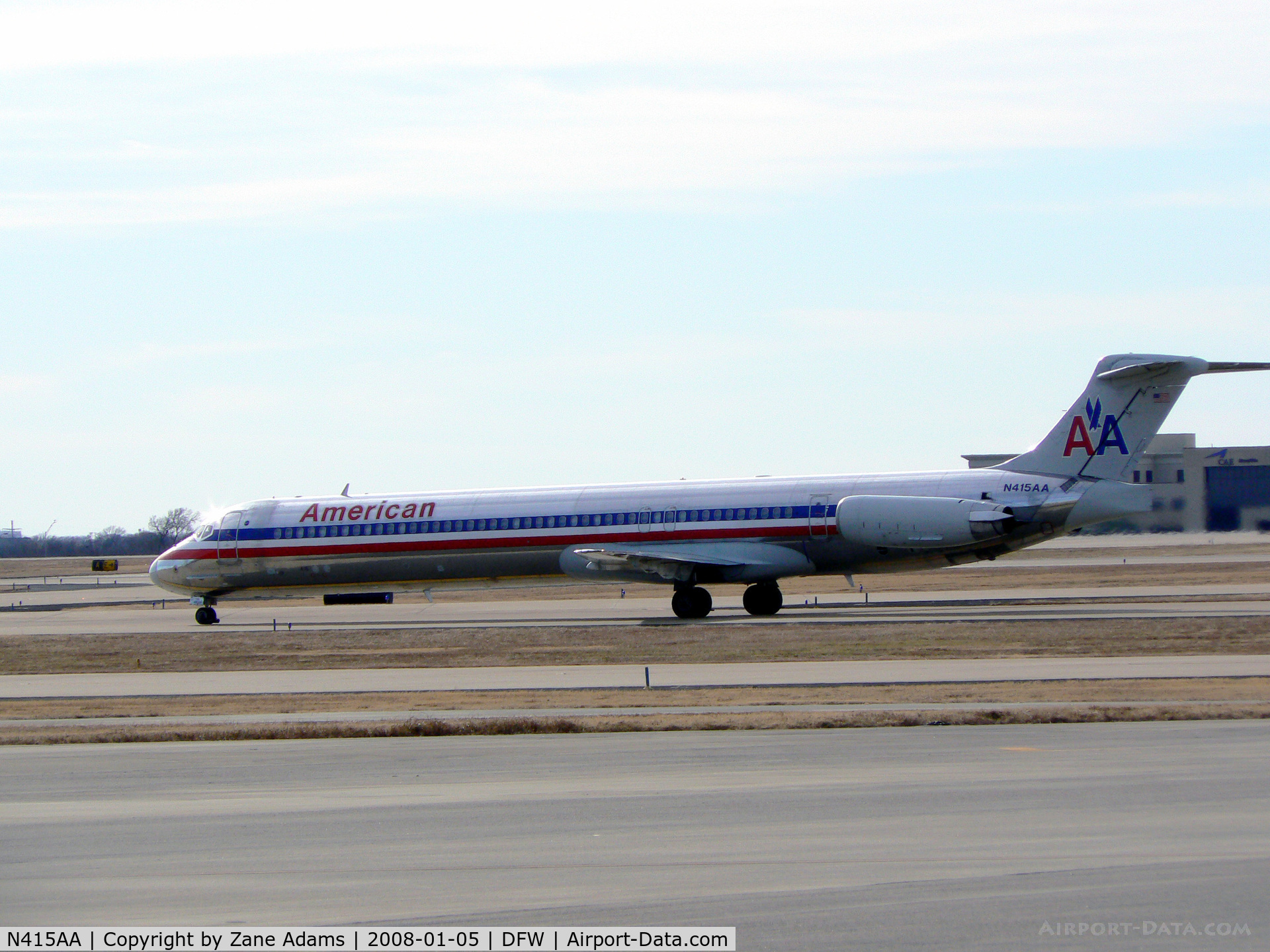 N415AA, 1986 McDonnell Douglas MD-82 (DC-9-82) C/N 49326, On the taxiway at DFW