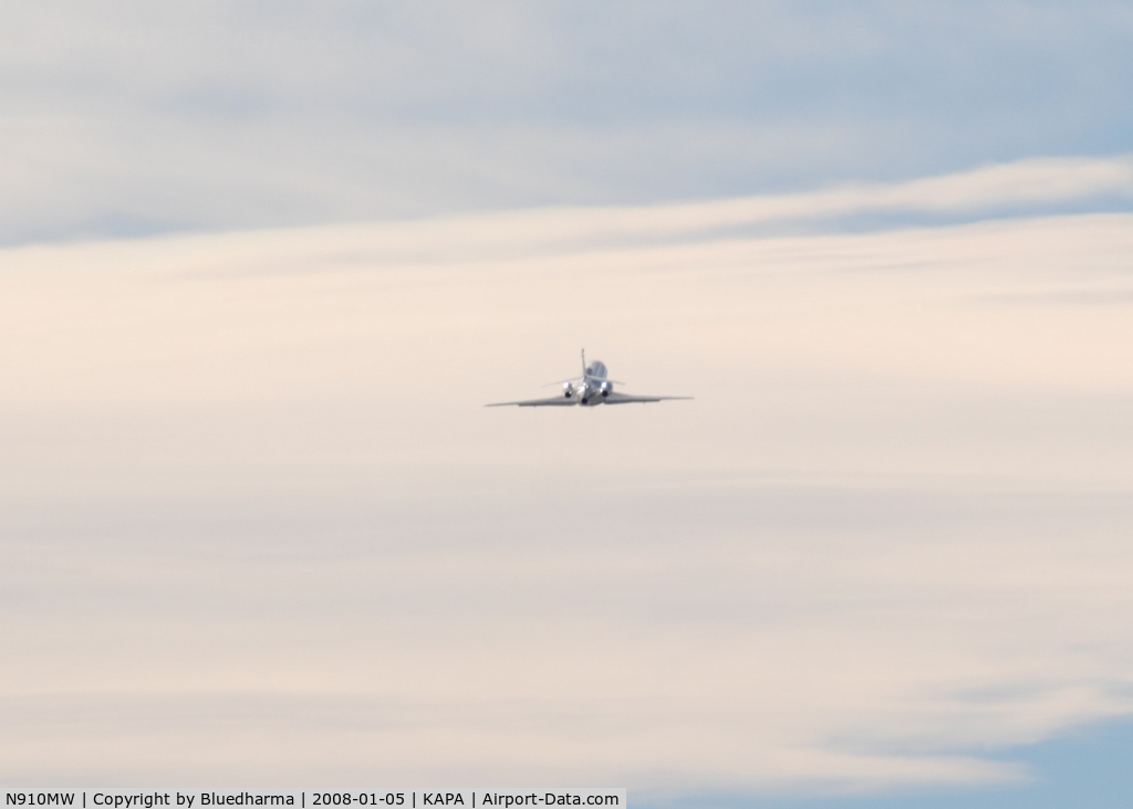 N910MW, 2001 Dassault Falcon 900EX C/N 85, Takeoff on 17L