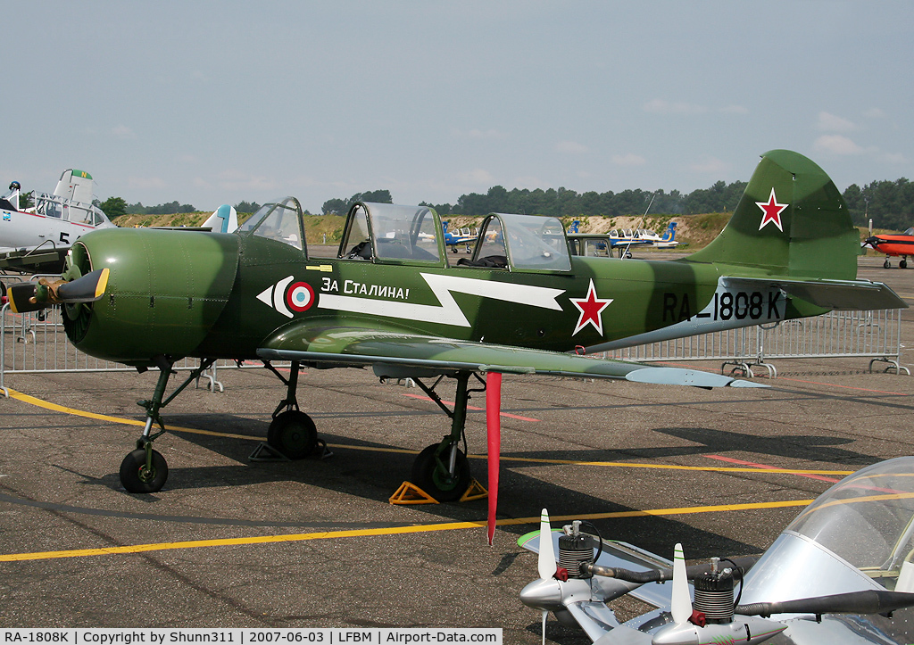 RA-1808K, 1988 Yakovlev Yak-52 C/N 889109, Exhibited at LFBM Airshow 2007