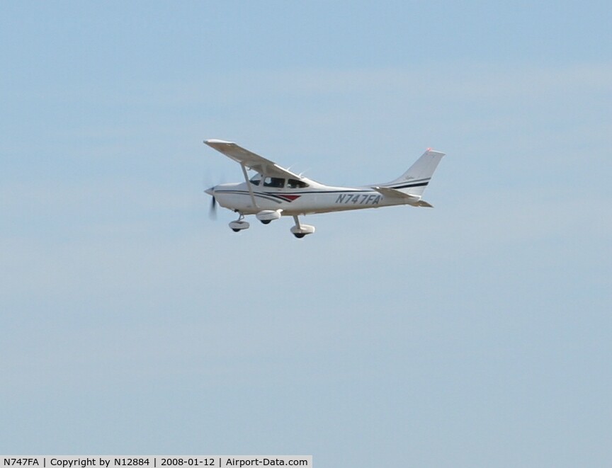 N747FA, 1998 Cessna 182S Skylane C/N 18280216, Caught in the air