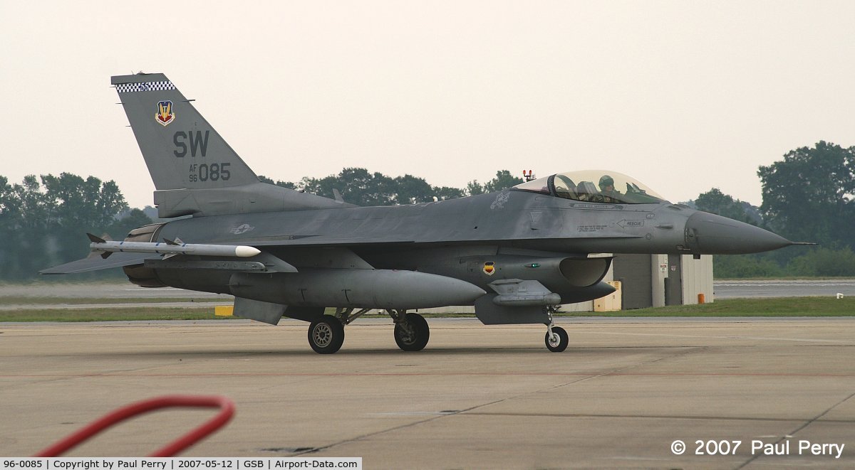 96-0085, 1996 Lockheed Martin F-16C Fighting Falcon C/N CC-207, Back from the Combined Arms Demo.  Good show too!