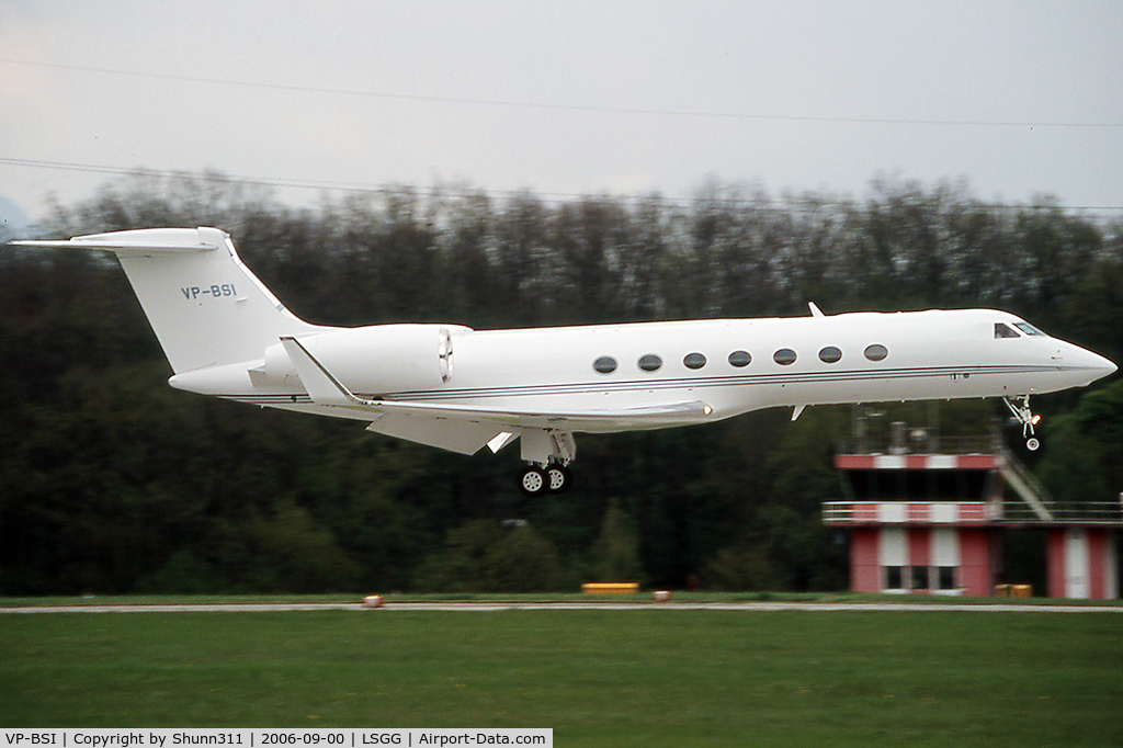 VP-BSI, 2005 Gulfstream Aerospace V-SP G550 C/N 5084, Landing rwy 23