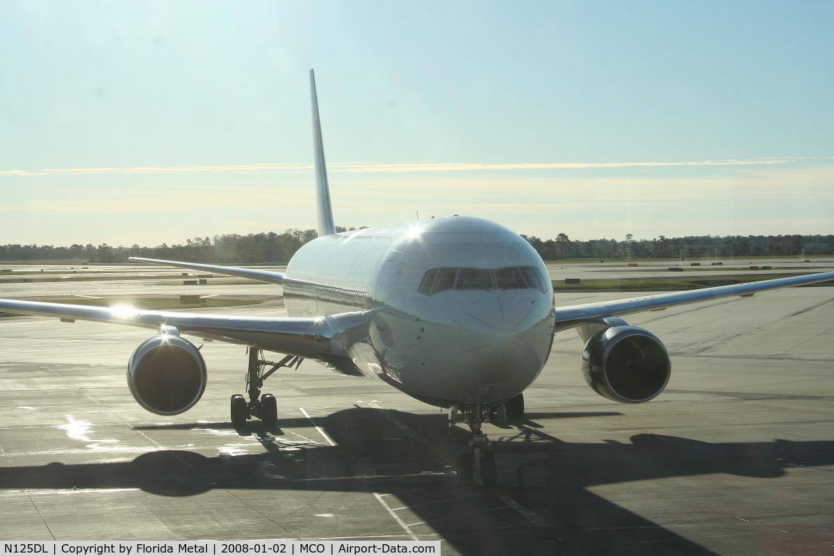 N125DL, 1988 Boeing 767-332 C/N 24075, Delta