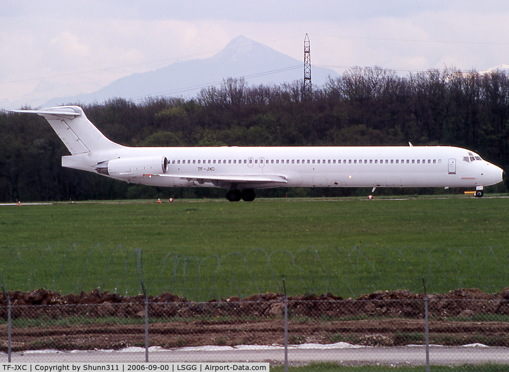 TF-JXC, 1989 McDonnell Douglas MD-83 (DC-9-83) C/N 49627, Ready to take off rwy 23