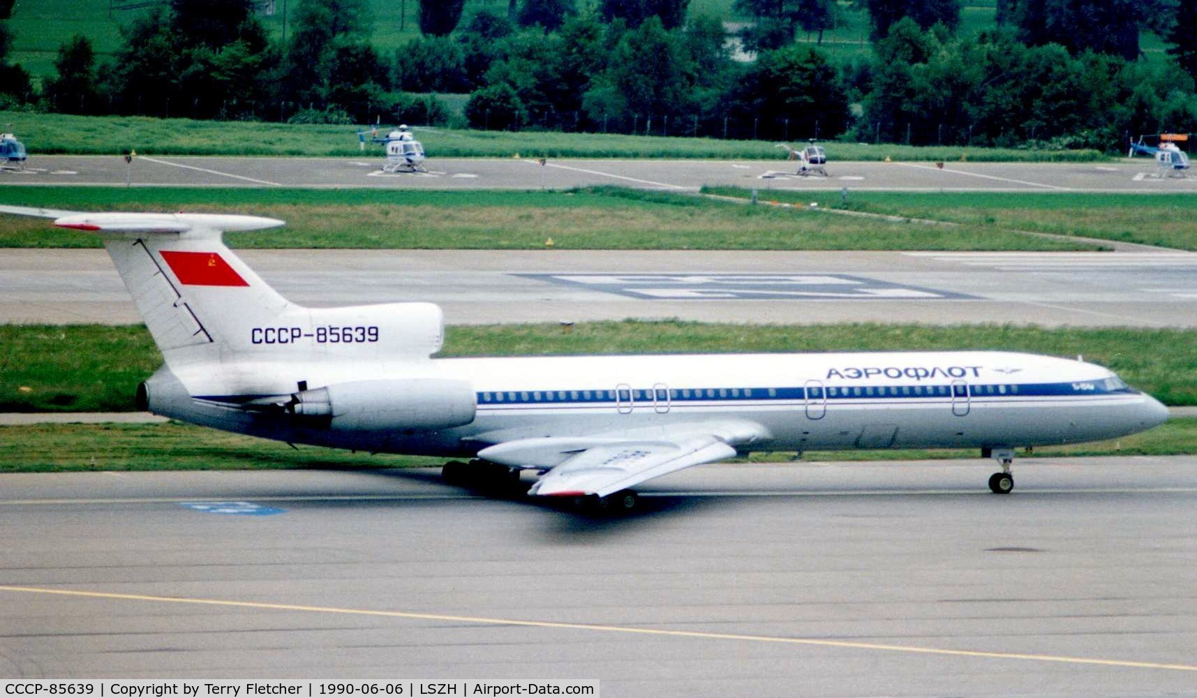 CCCP-85639, 1988 Tupolev Tu-154M C/N 88A771, Tu154 in old Aeroflot colours taxying out at Zurich in 1990