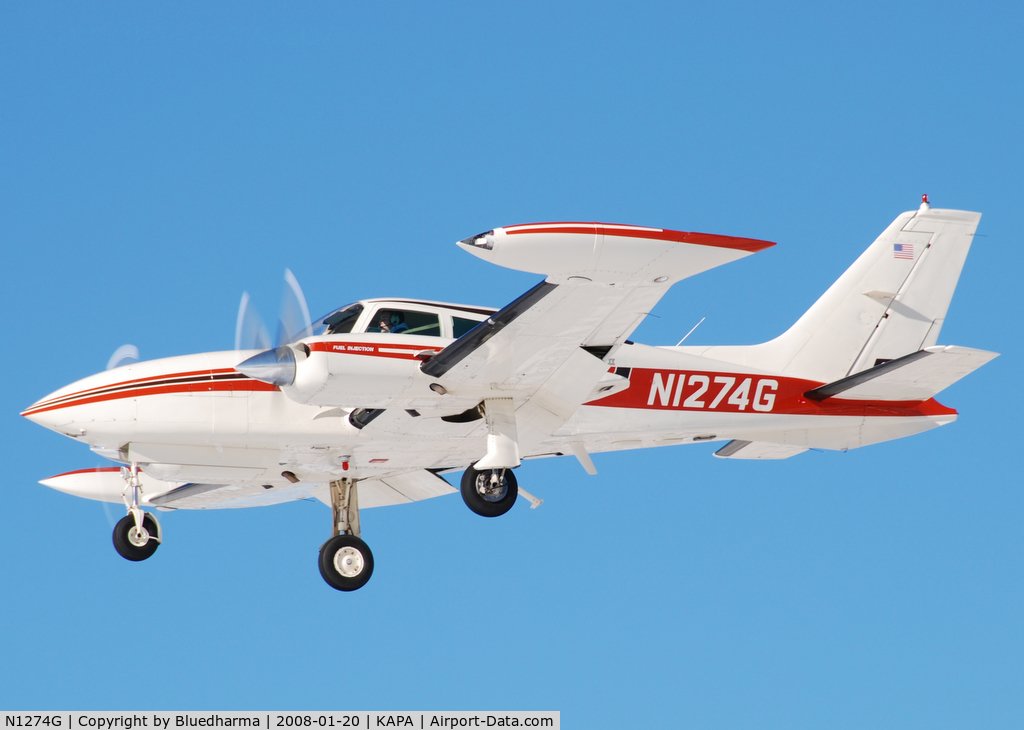 N1274G, 1974 Cessna 310R C/N 310R0001, Approach to 17L