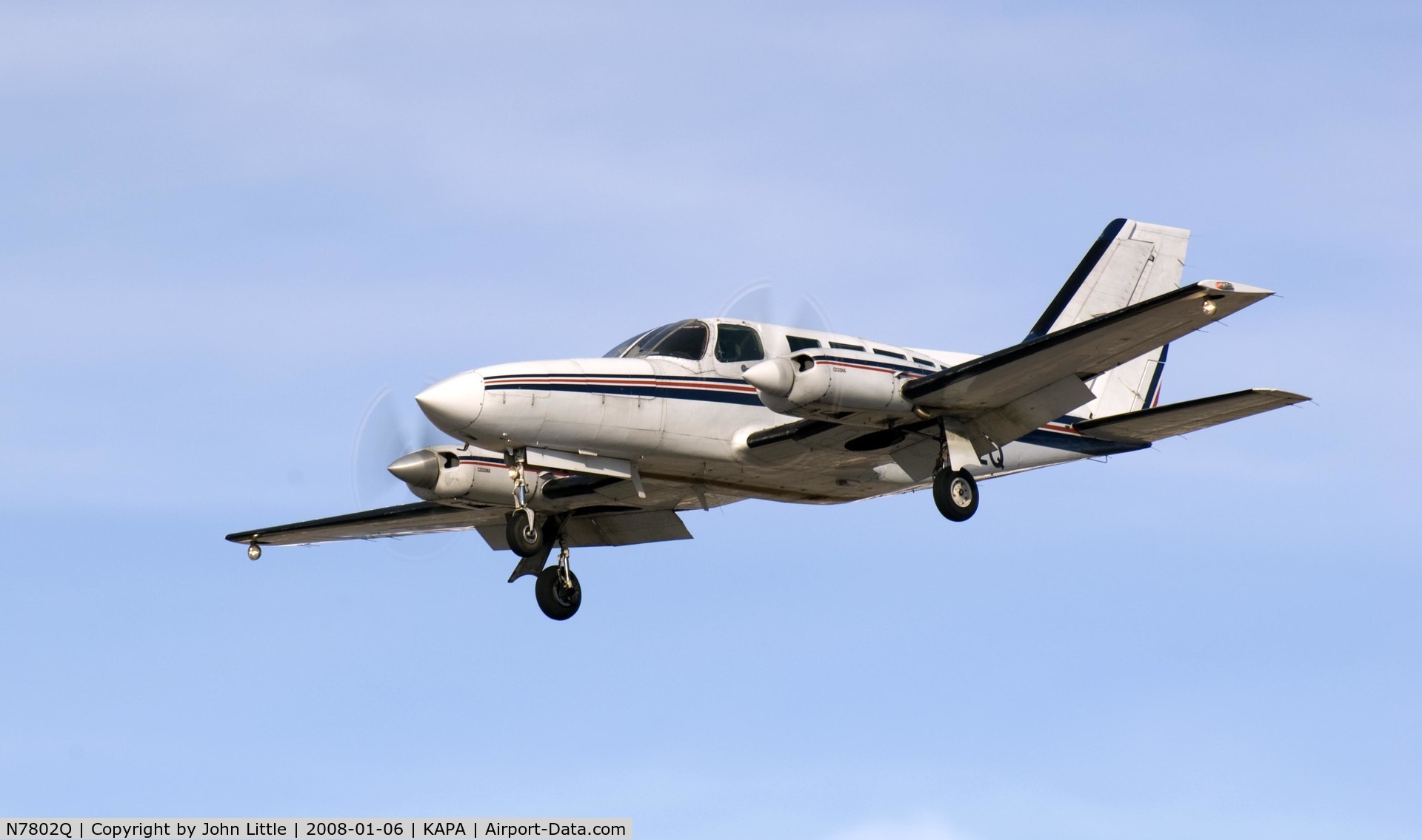 N7802Q, 1980 Cessna 402C C/N 402C0355, Approach to 17L