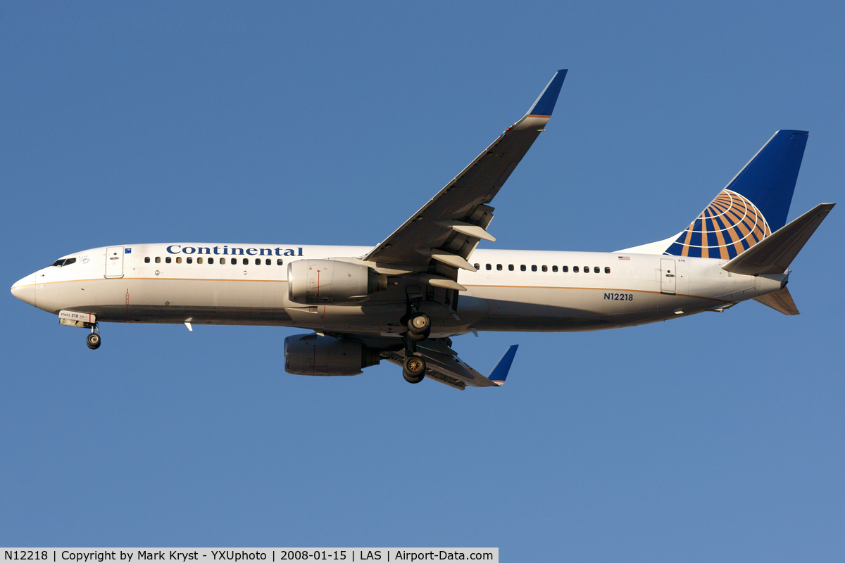 N12218, 1998 Boeing 737-824 C/N 28778, Final for RWY25L.