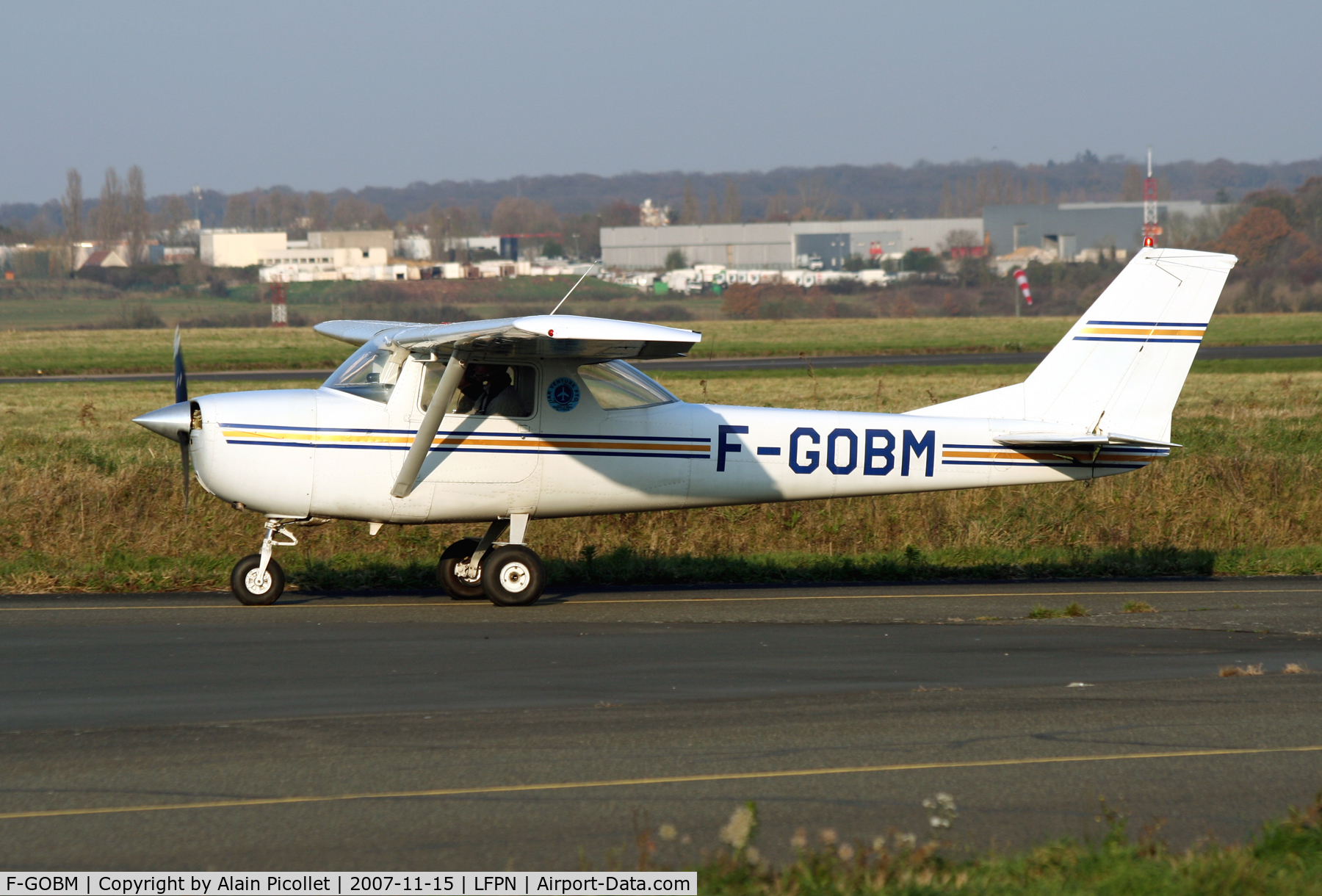 F-GOBM, Reims F150G C/N 0215, taxing on runway