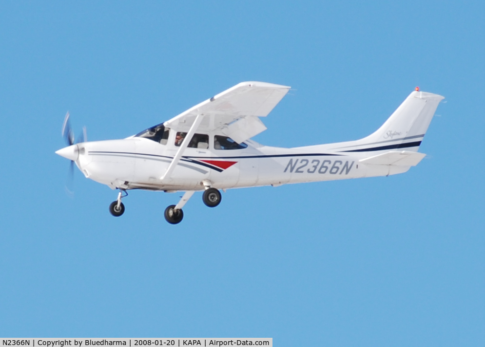 N2366N, 1998 Cessna 182S Skylane C/N 18280382, Approach to 17R.