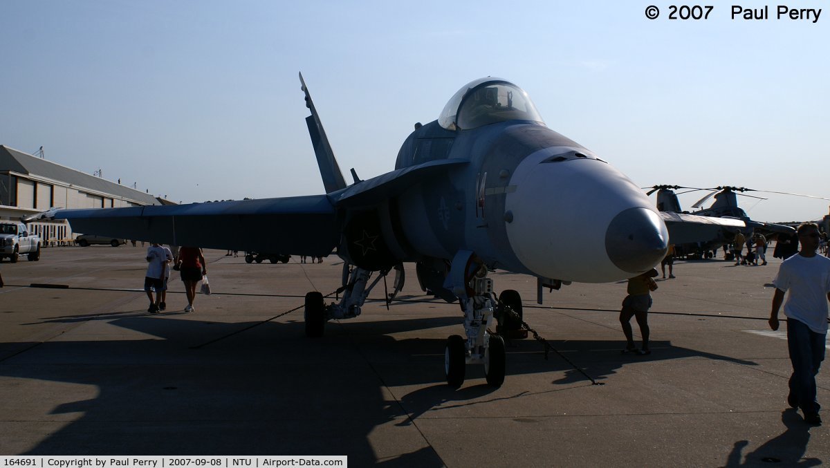 164691, McDonnell Douglas F/A-18C Hornet C/N 1124, Nose-on with Red 14