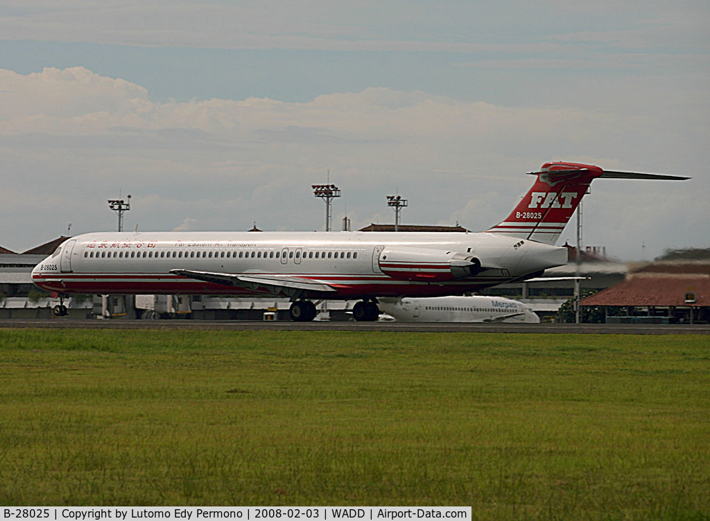 B-28025, 1998 McDonnell Douglas MD-83 C/N 53602/2214, On final RW 27 at DPS