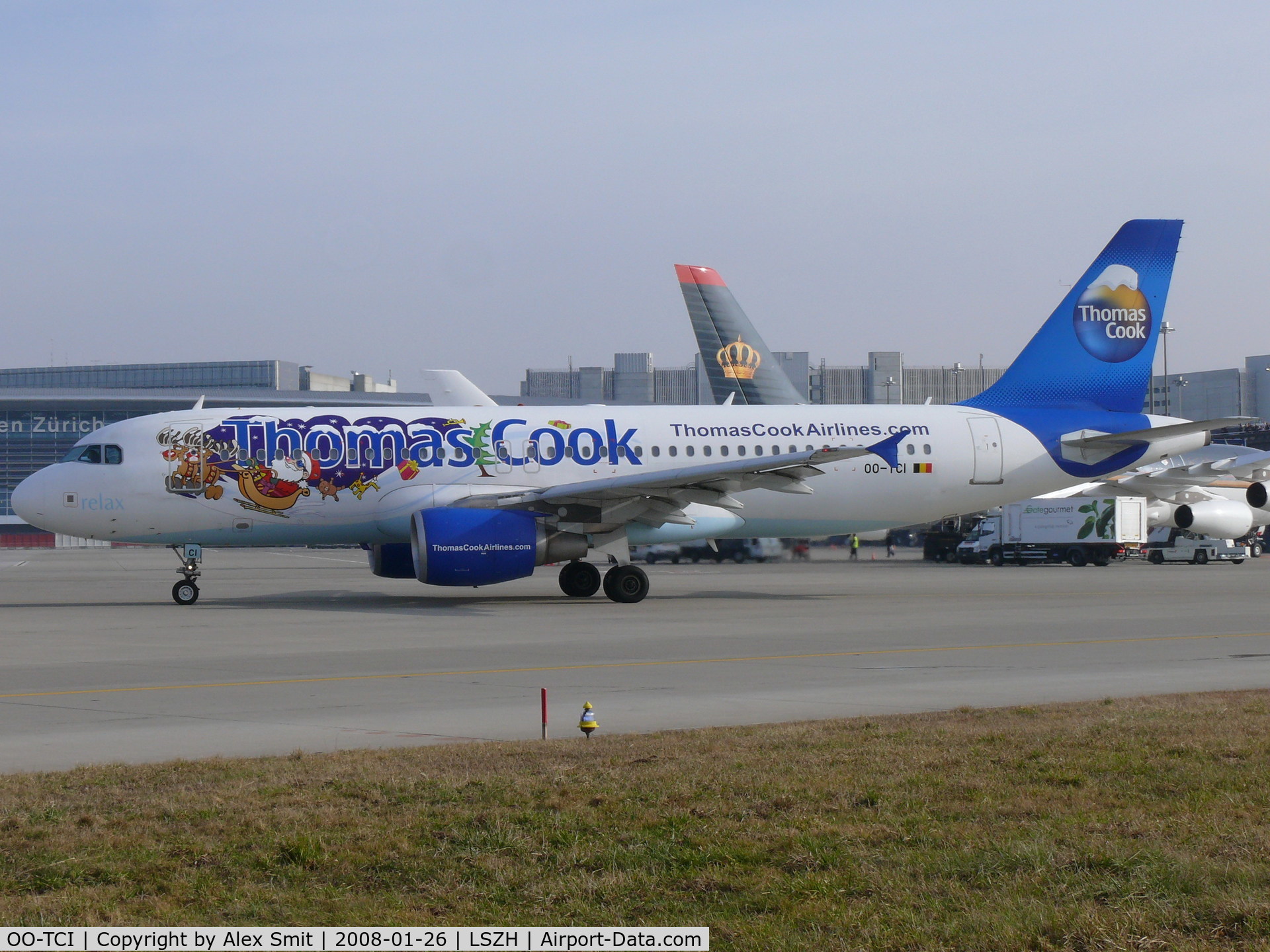 OO-TCI, 2003 Airbus A320-214 C/N 1975, Airbus in a funny Christmas-livery