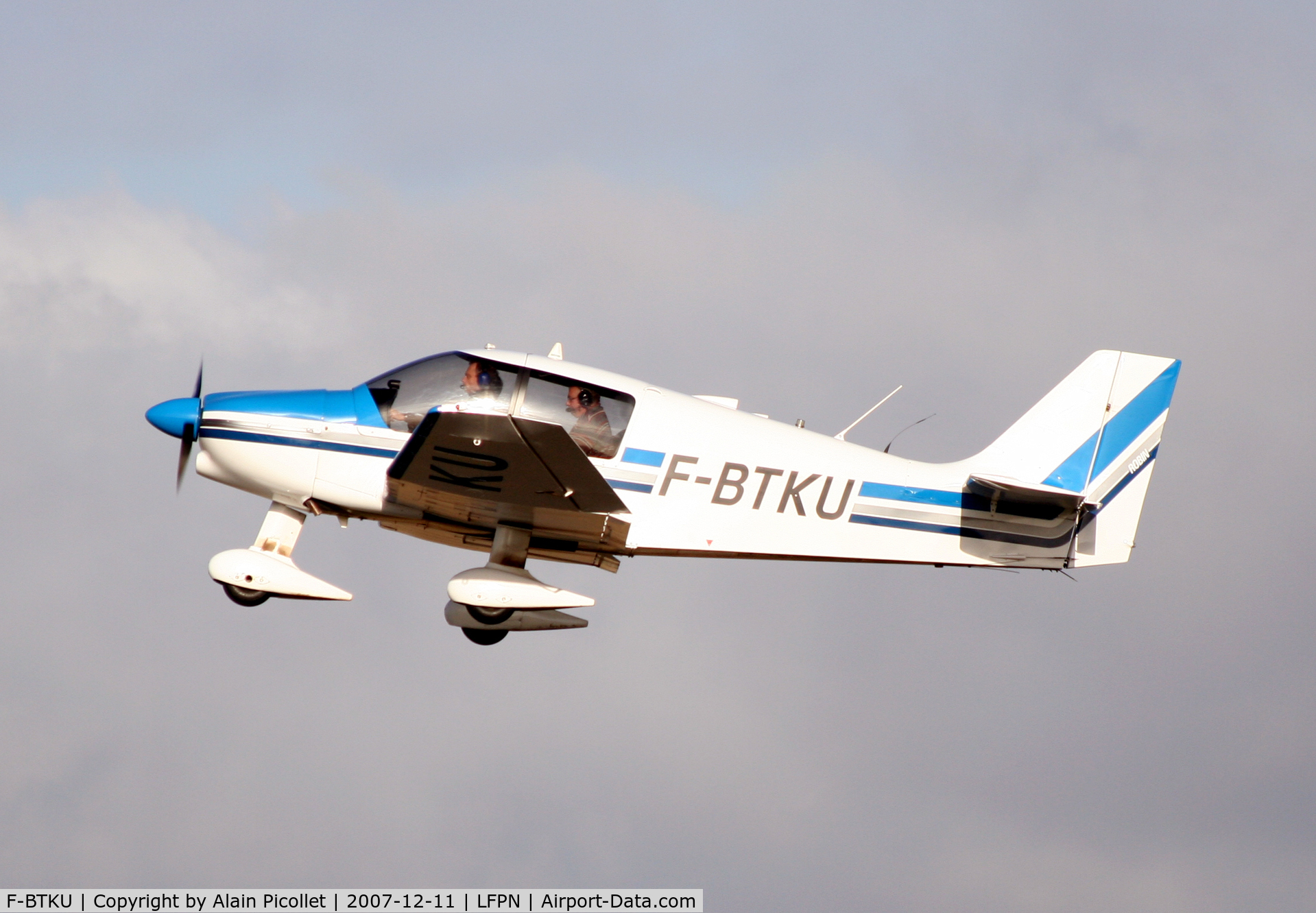 F-BTKU, Robin DR-400-120 Petit Prince C/N 719, taking off