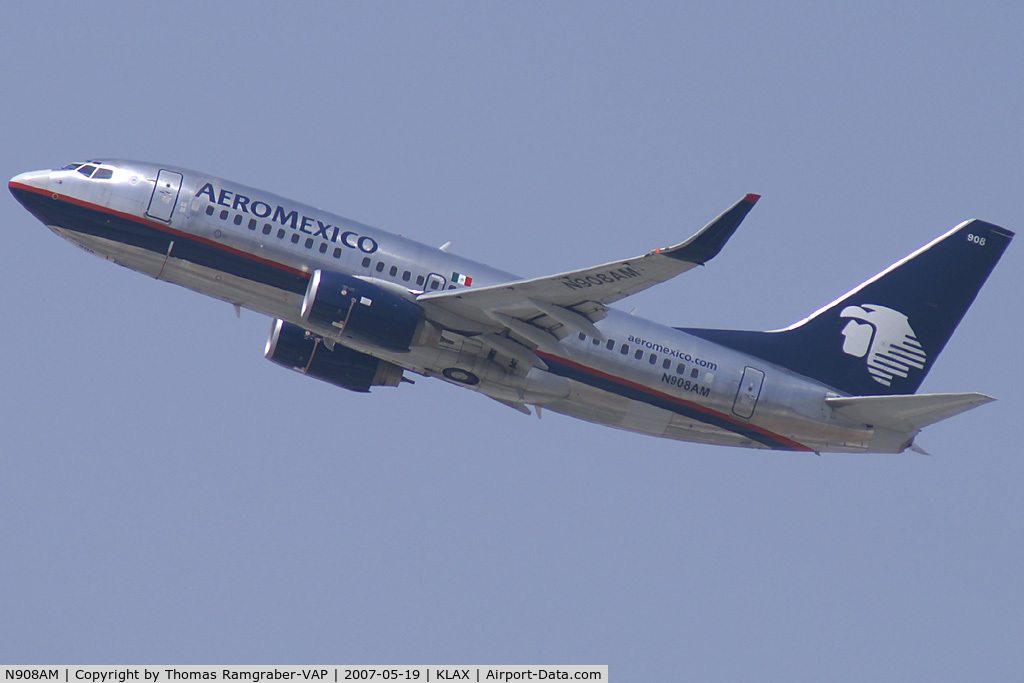 N908AM, 2004 Boeing 737-752 C/N 30038, Aeromexico Boeing 737-700