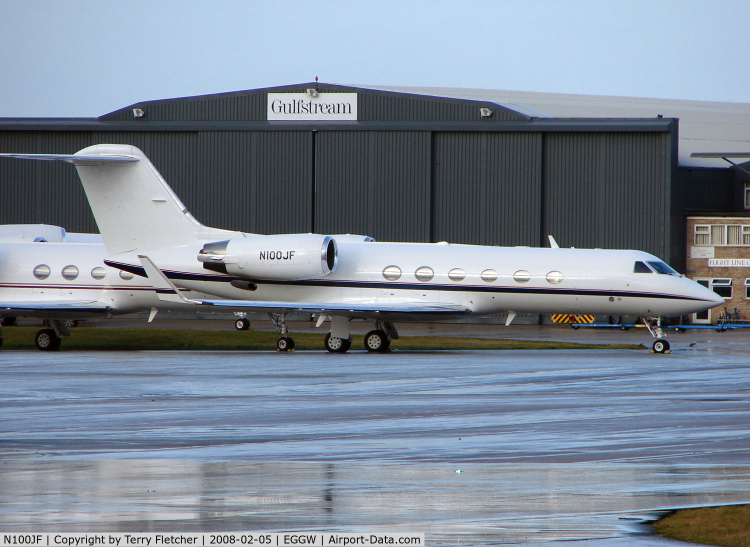 N100JF, 1989 Gulfstream Aerospace G-IV C/N 1093, Gulfstream G1159C at Luton in Feb 2008