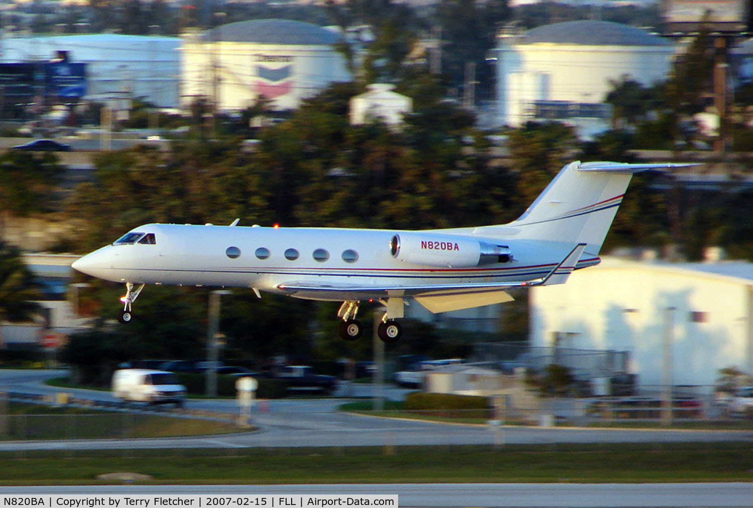 N820BA, 1984 Gulfstream Aerospace G-1159A Gulfstream III C/N 422, Gulfstream landing at FLL in Feb 2007