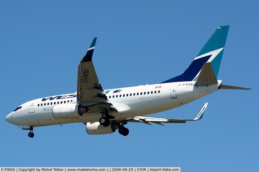 C-FWSX, 2004 Boeing 737-7CT C/N 32761, Westjet landing at Vancouver