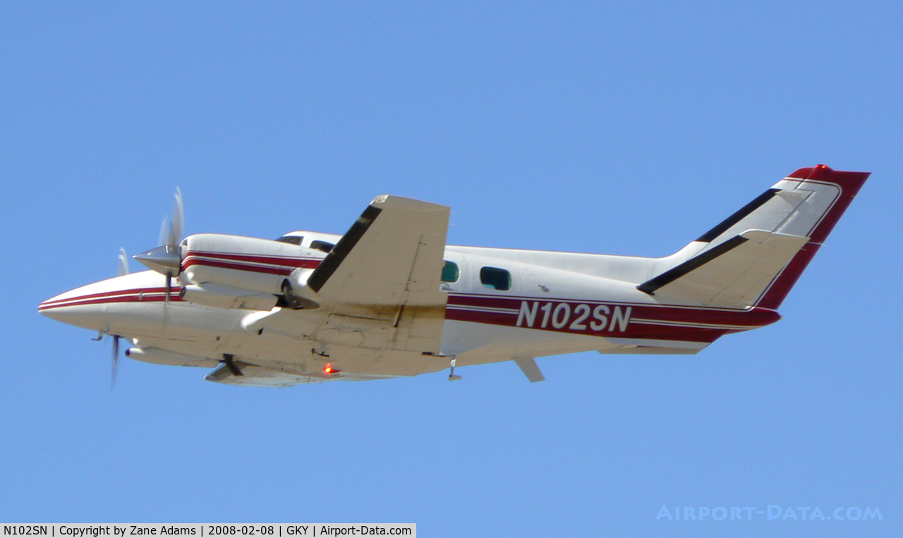 N102SN, 1973 Beech A60 C/N P-217, Takeoff from Arlington Municipal