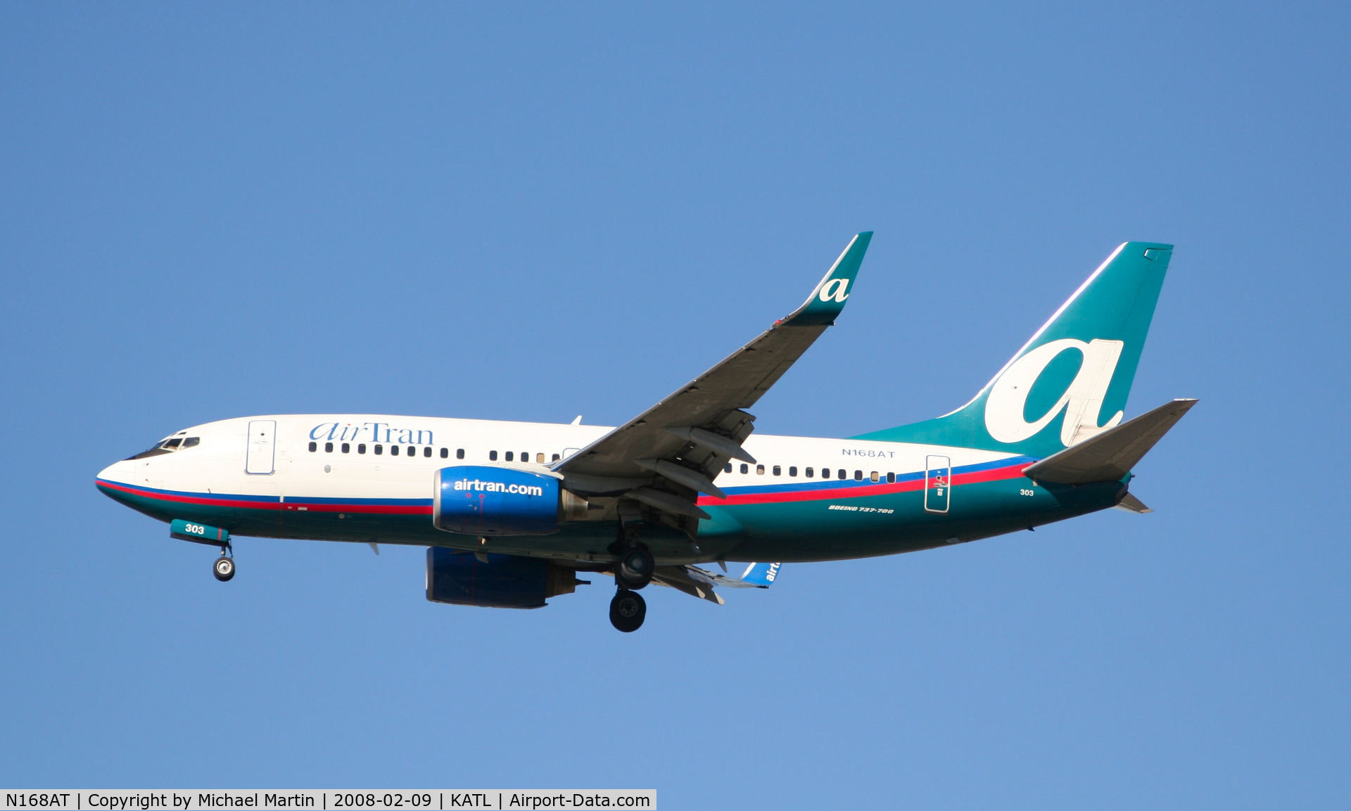 N168AT, 2004 Boeing 737-76N C/N 32653, Short Final for 26R