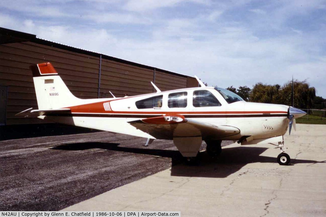 N42AU, 1982 Beech F33A Bonanza C/N CE-1010, Photo taken for aircraft recognition training.  Ex-N1819S, when based in west T-hangars, Aviation Underwriters.