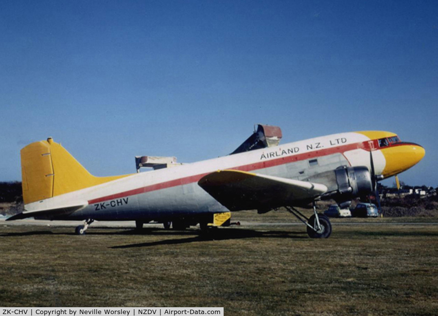 ZK-CHV, 1944 Douglas DC-3 C/N 17093, Loading at Oringi 1969