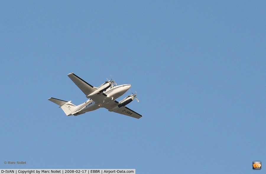 D-IVAN, 1999 Raytheon B200 King Air C/N BB-1662, Taking of at Brussels Airport