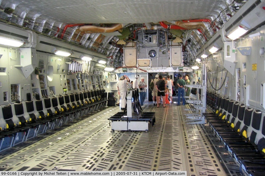 99-0166, 1999 Boeing C-17A Globemaster III C/N 50070/P-66, Inside the big airlifter