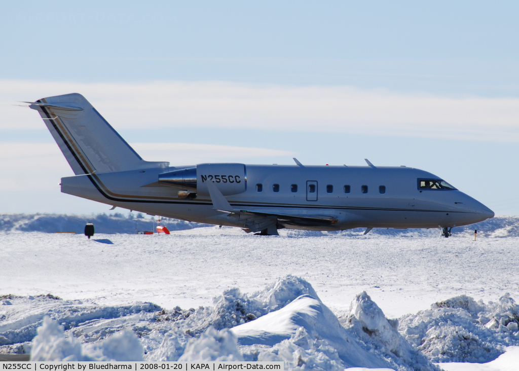 N255CC, 1995 Canadair Challenger 604 (CL-600-2B16) C/N 5302, Position and Hold for 17L.