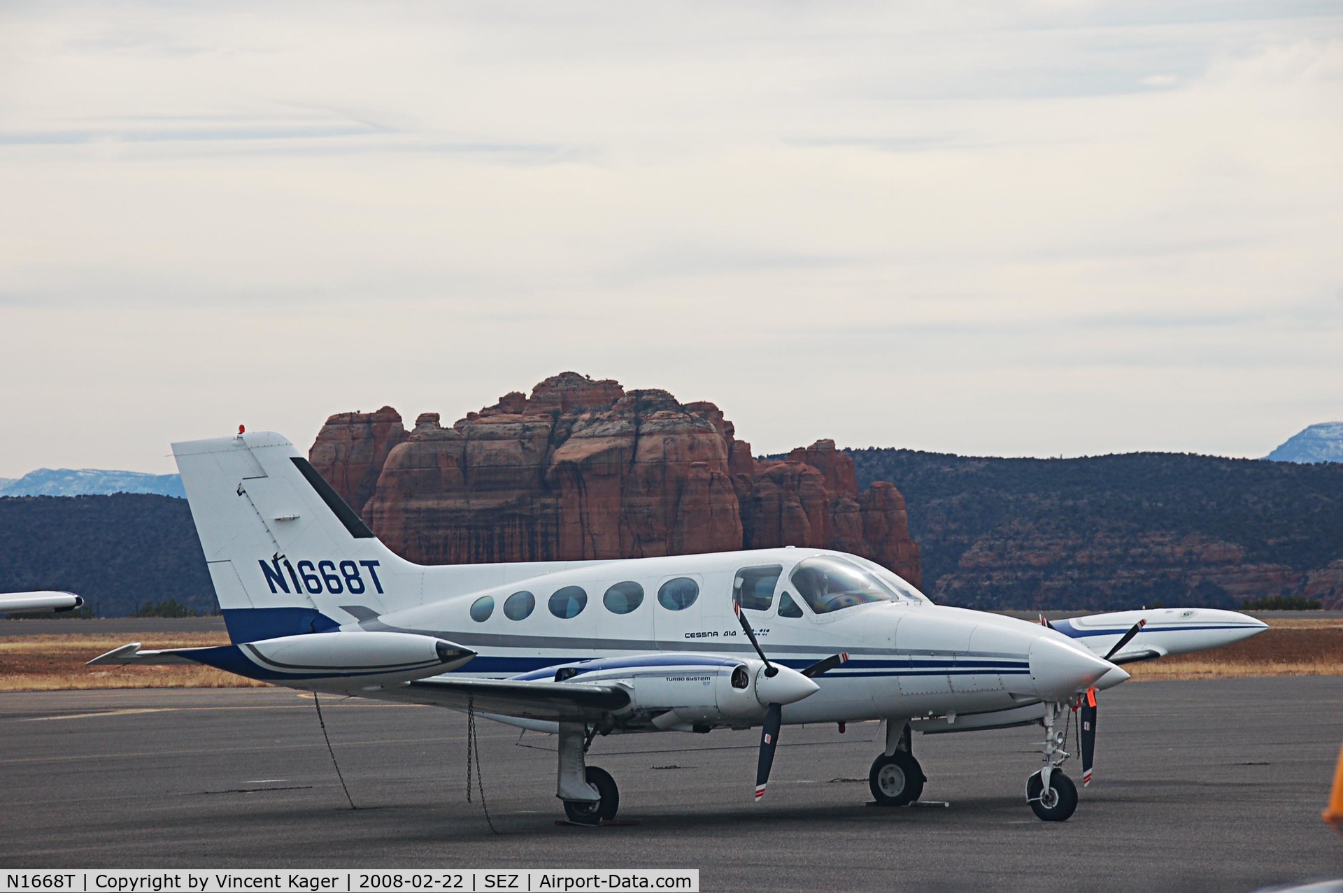 N1668T, 1973 Cessna 414 Chancellor C/N 414-0461, Cessna 414 and red rock
