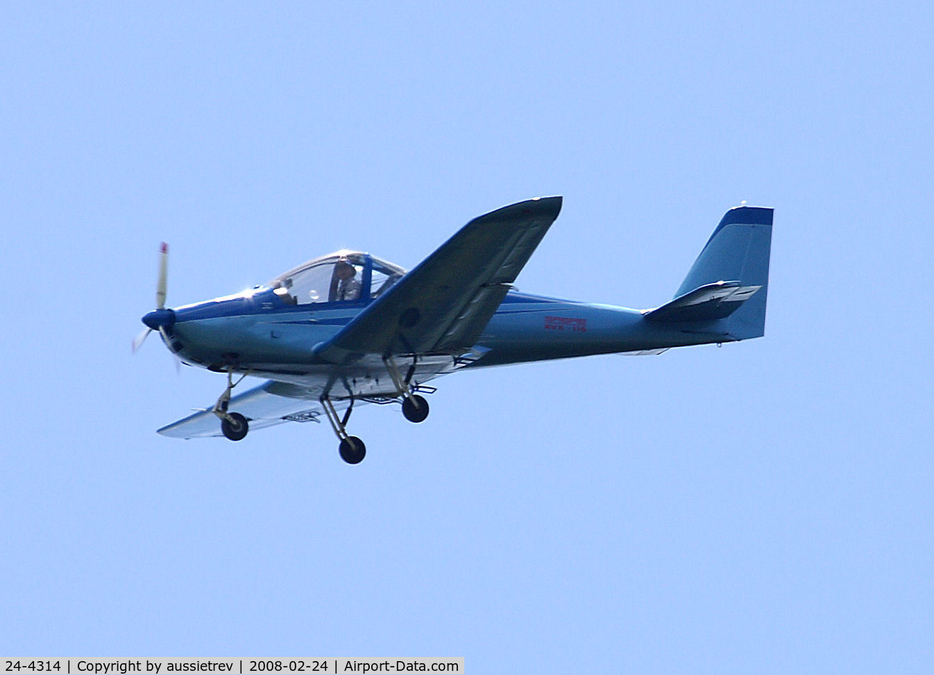 24-4314, 2005 Sabre RVX-115 C/N 5105125k, Circling for final approach to Hecks Field on the Gold Coast