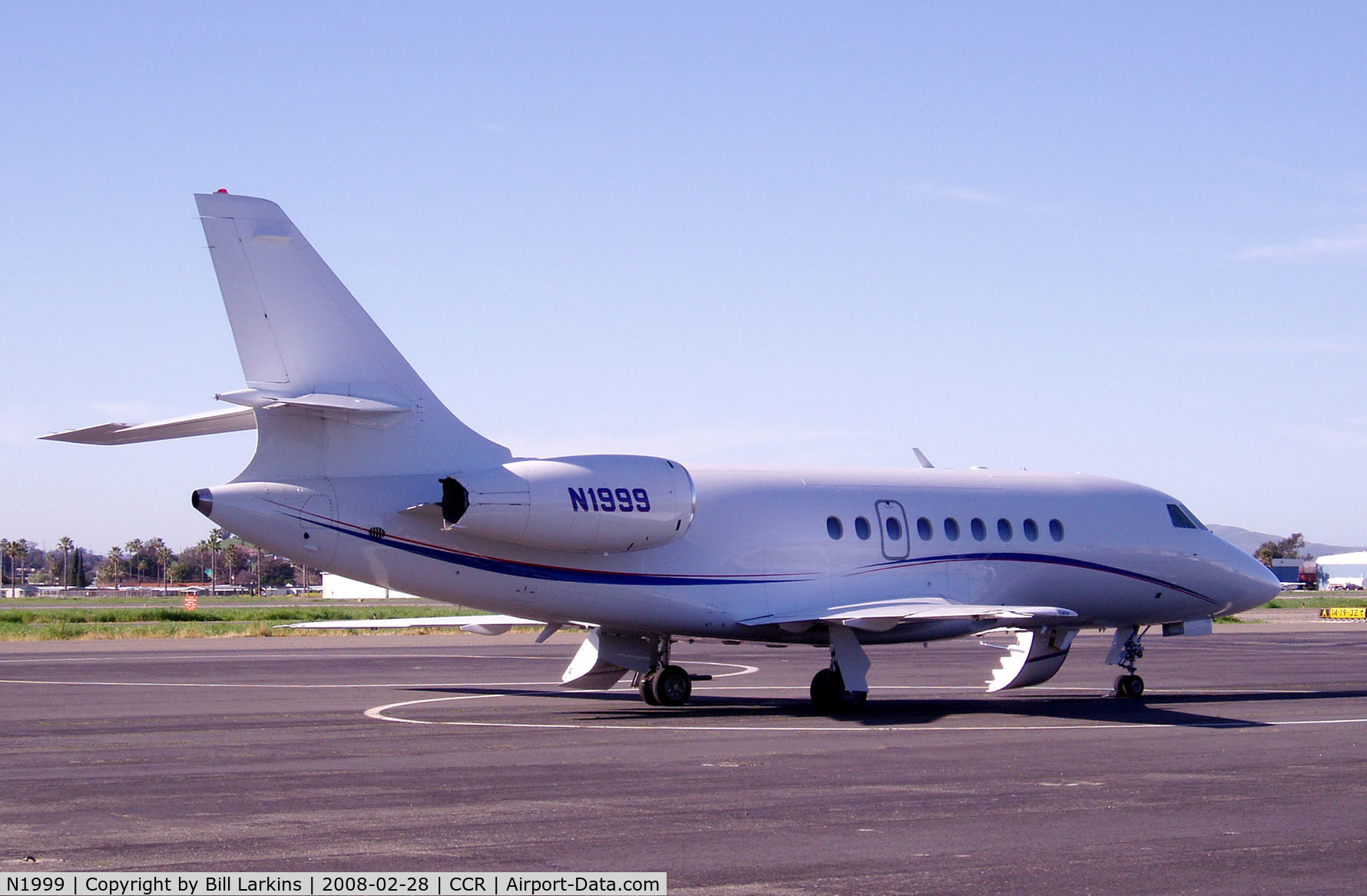 N1999, 2004 Dassault Falcon 2000 C/N 219, Visitor