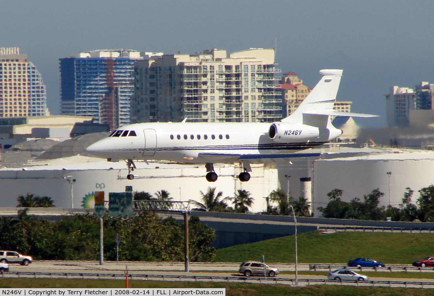 N246V, Gulfstream Aerospace GIV-X (G450) C/N 4149, Falcon 2000 about to land at Ft.Lauderdale Int in Feb 2008