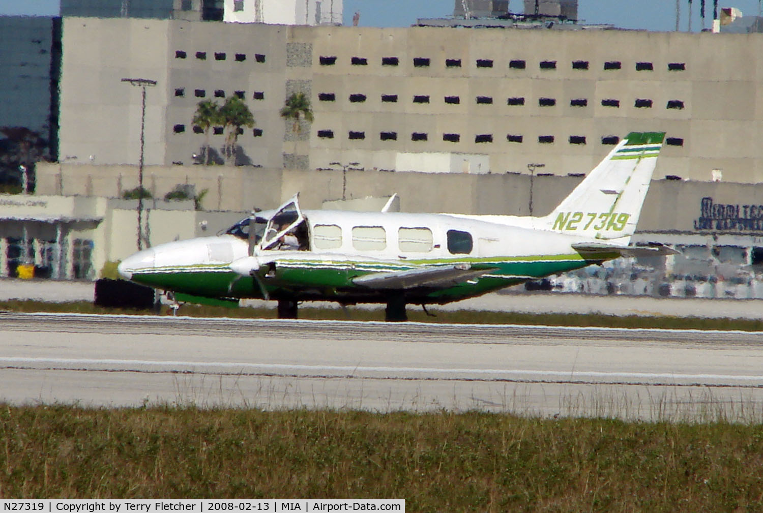 N27319, 1978 Piper PA-31-350 Chieftain C/N 31-7852137, The mid-afternoon heat encourages the pilot to open his window whilst he waits in line for departure from Miami