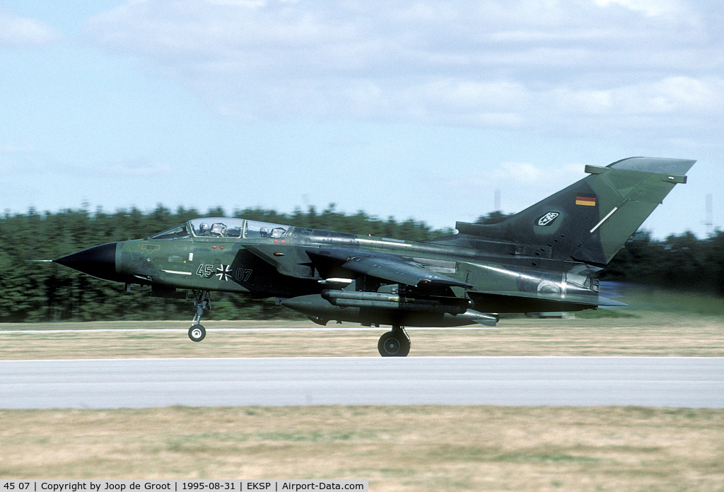 45 07, Panavia Tornado IDS C/N 521/GS160/4207, The former green-black camo proves to be very effective on low altitude: the Tornado blends away in the background.