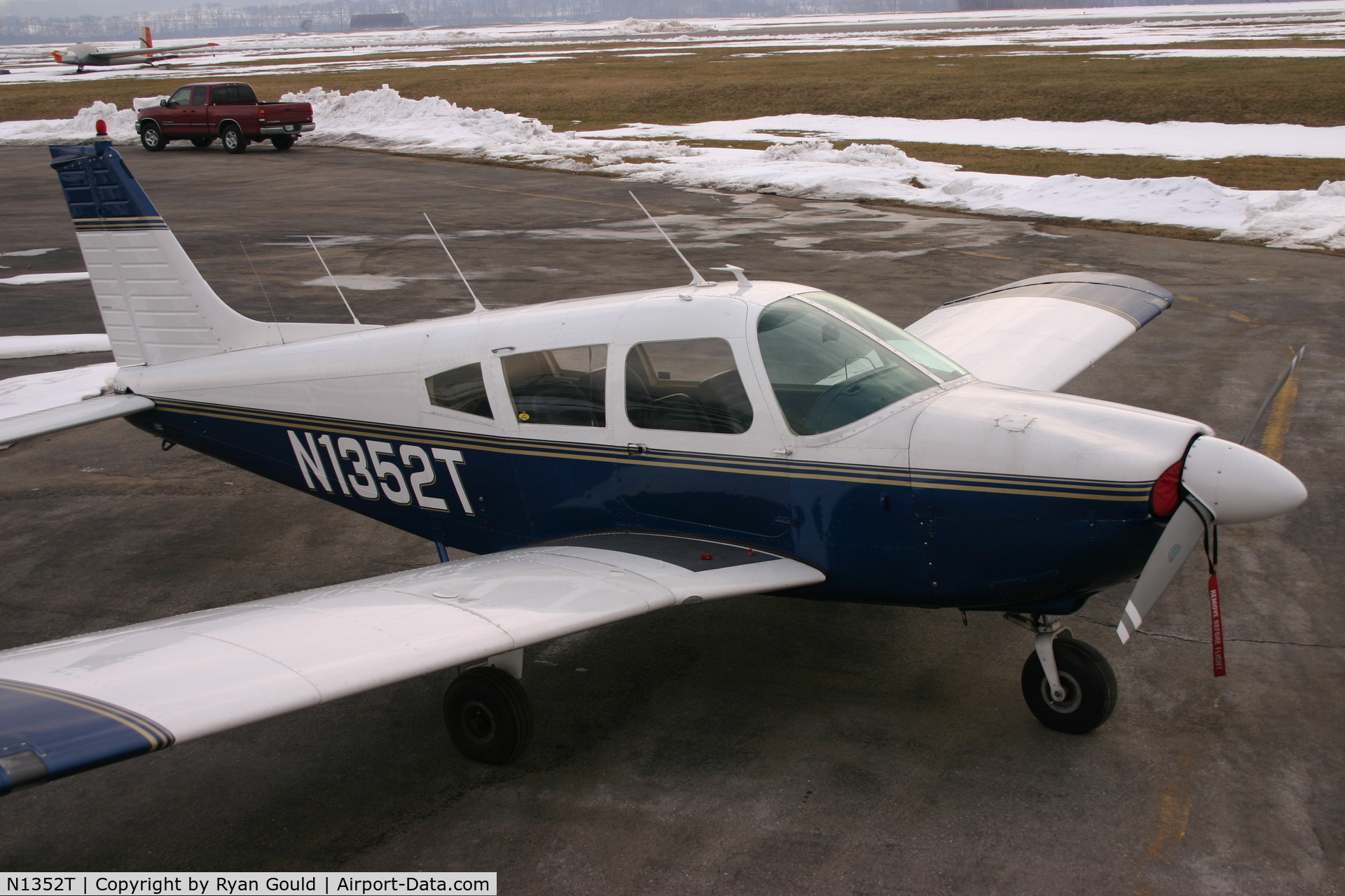N1352T, 1972 Piper PA-28-180 C/N 28-7205287, Based at KFDK