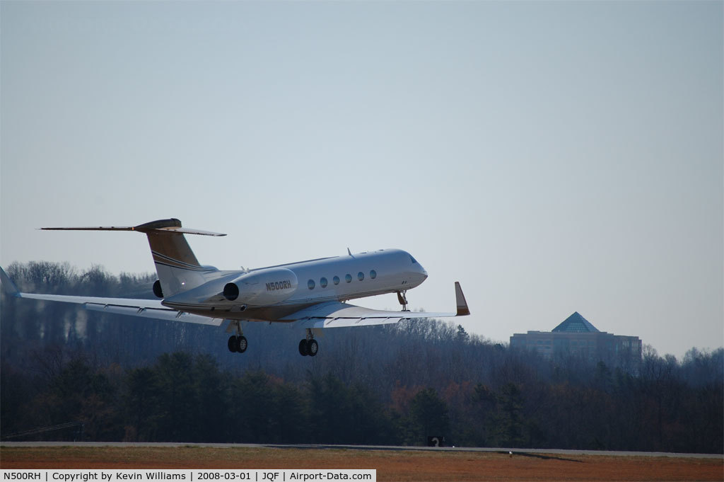 N500RH, Gulfstream Aerospace G-V C/N 558, N500RH climbing from Rwy 20 at Concord Regional (KJQF)
