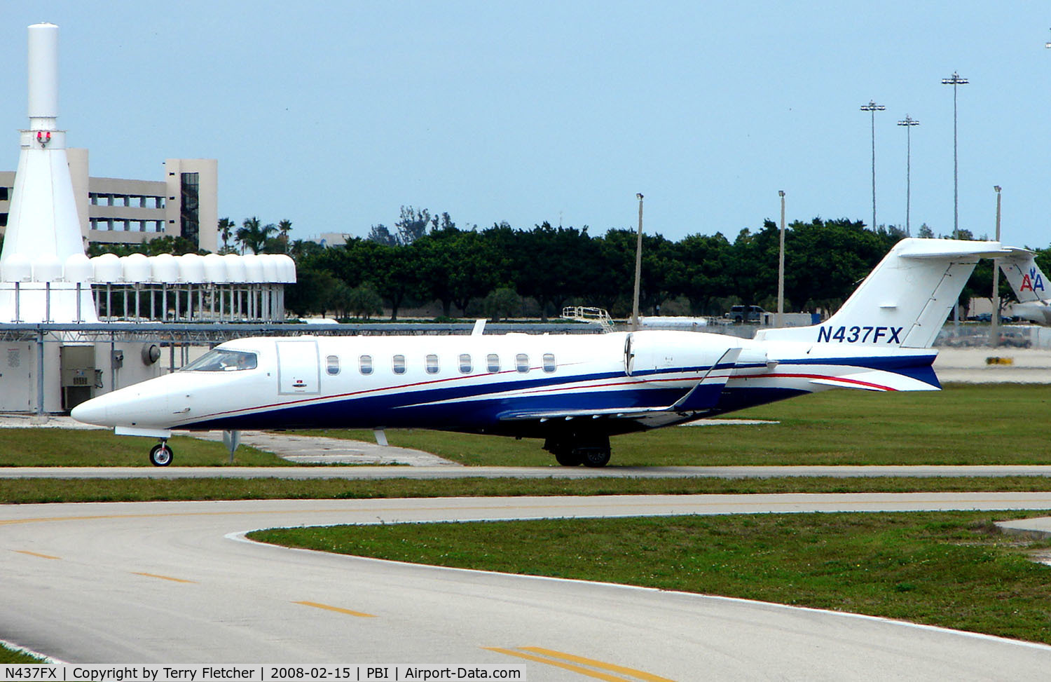 N437FX, 2006 Learjet 45 C/N 315, The business aircraft traffic at West Palm Beach on the Friday before President's Day always provides the aviation enthusiast / photographer with a treat