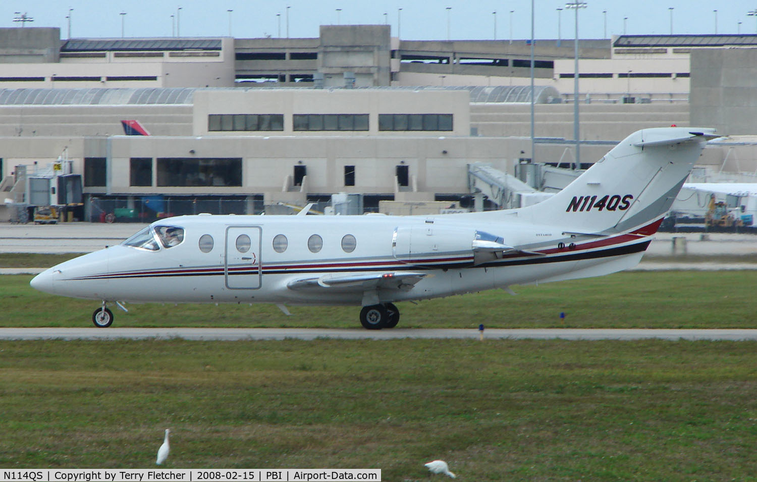 N114QS, 2007 Raytheon Beechjet 400A C/N RK-469, The business aircraft traffic at West Palm Beach on the Friday before President's Day always provides the aviation enthusiast / photographer with a treat
