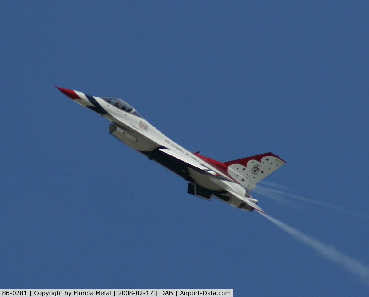 86-0281, 1986 General Dynamics F-16C Fighting Falcon C/N 5C-387, Thunderbirds break before landing