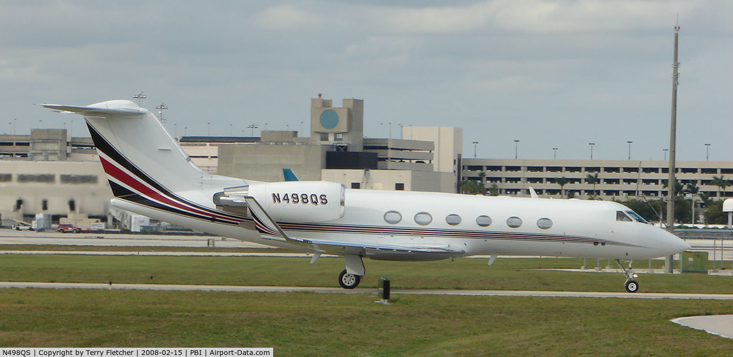 N498QS, 2000 Gulfstream Aerospace G-IV C/N 1398, The business aircraft traffic at West Palm Beach on the Friday before President's Day always provides the aviation enthusiast / photographer with a treat