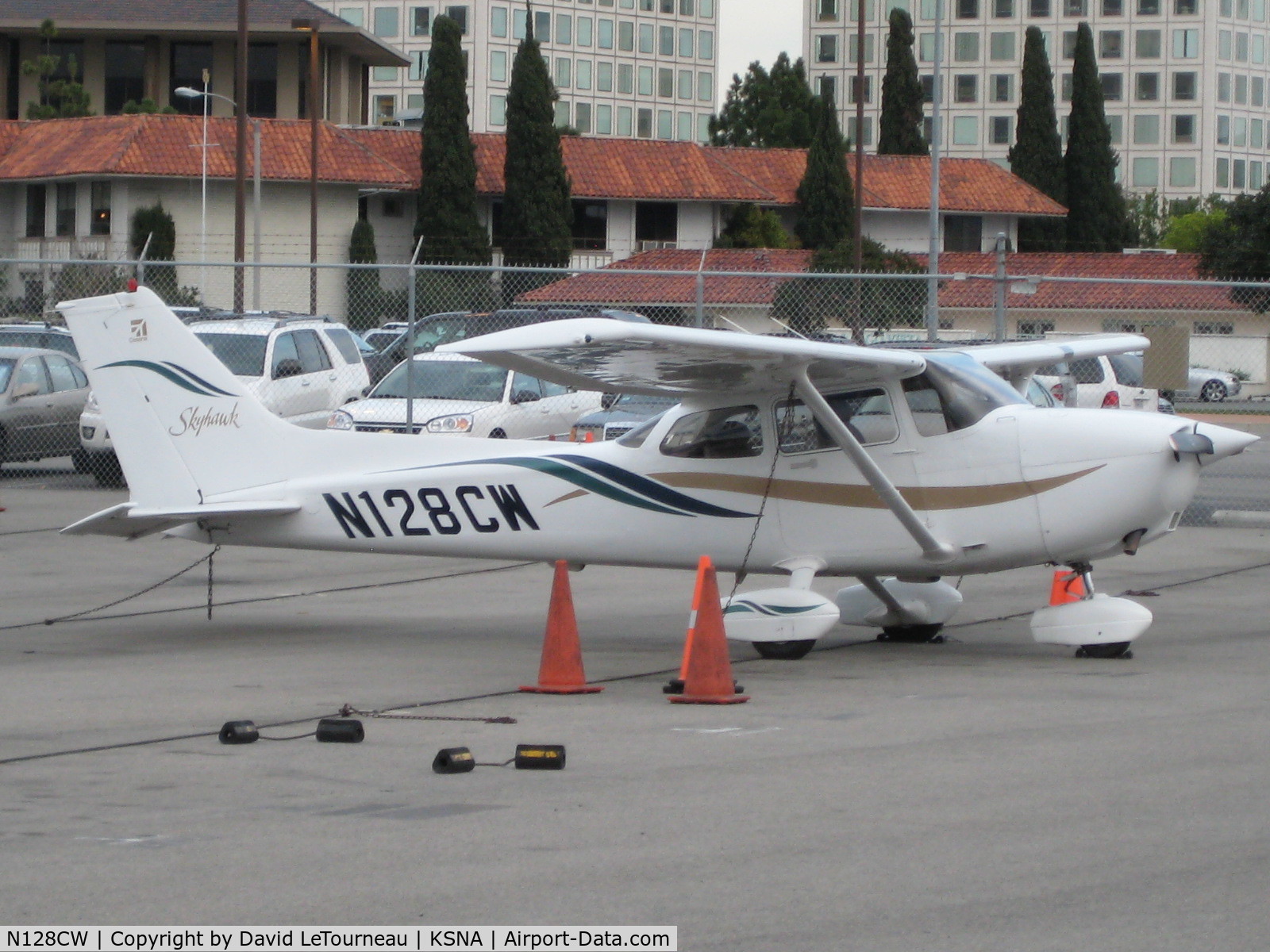 N128CW, 1999 Cessna 172R C/N 17280737, N128CW @ SNA